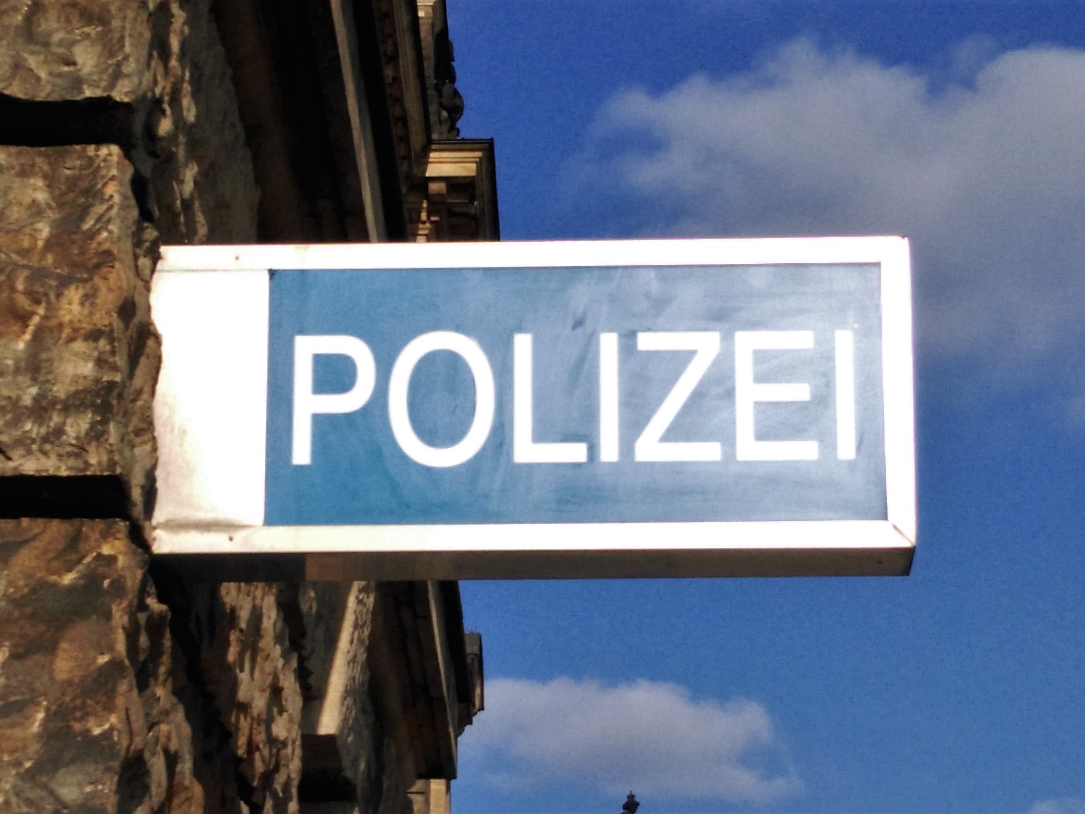 Polizeibeamte im Dienst halten – Vorschlag der AfD zur Änderung des sächsischen Beamtengesetzes hat erhebliche Mängel