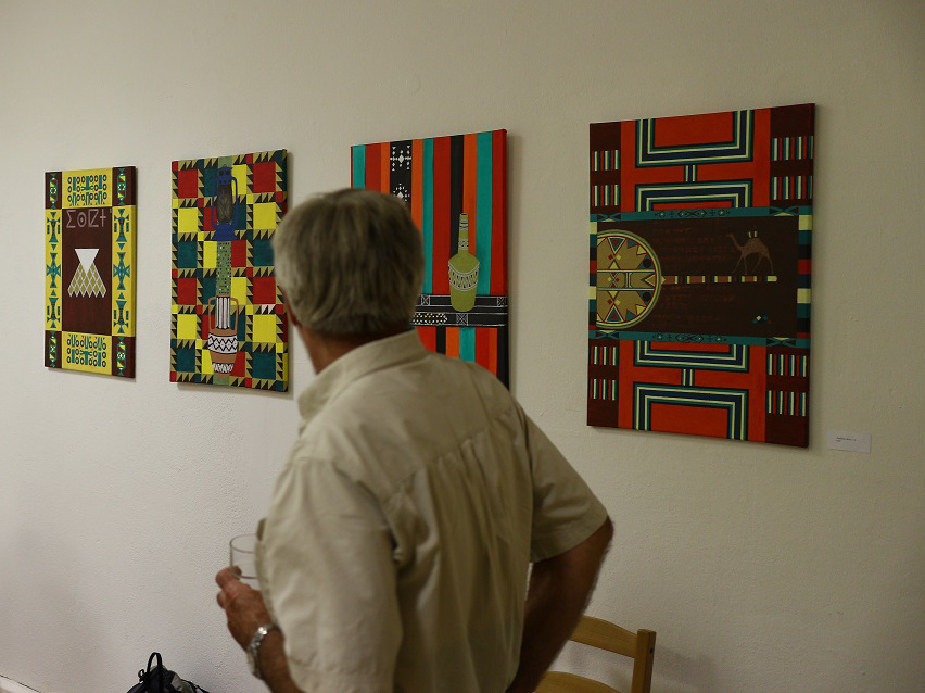 Ausstellung von Moussa Mbarek im Rahmen der Interkulturellen Tage eröffnet