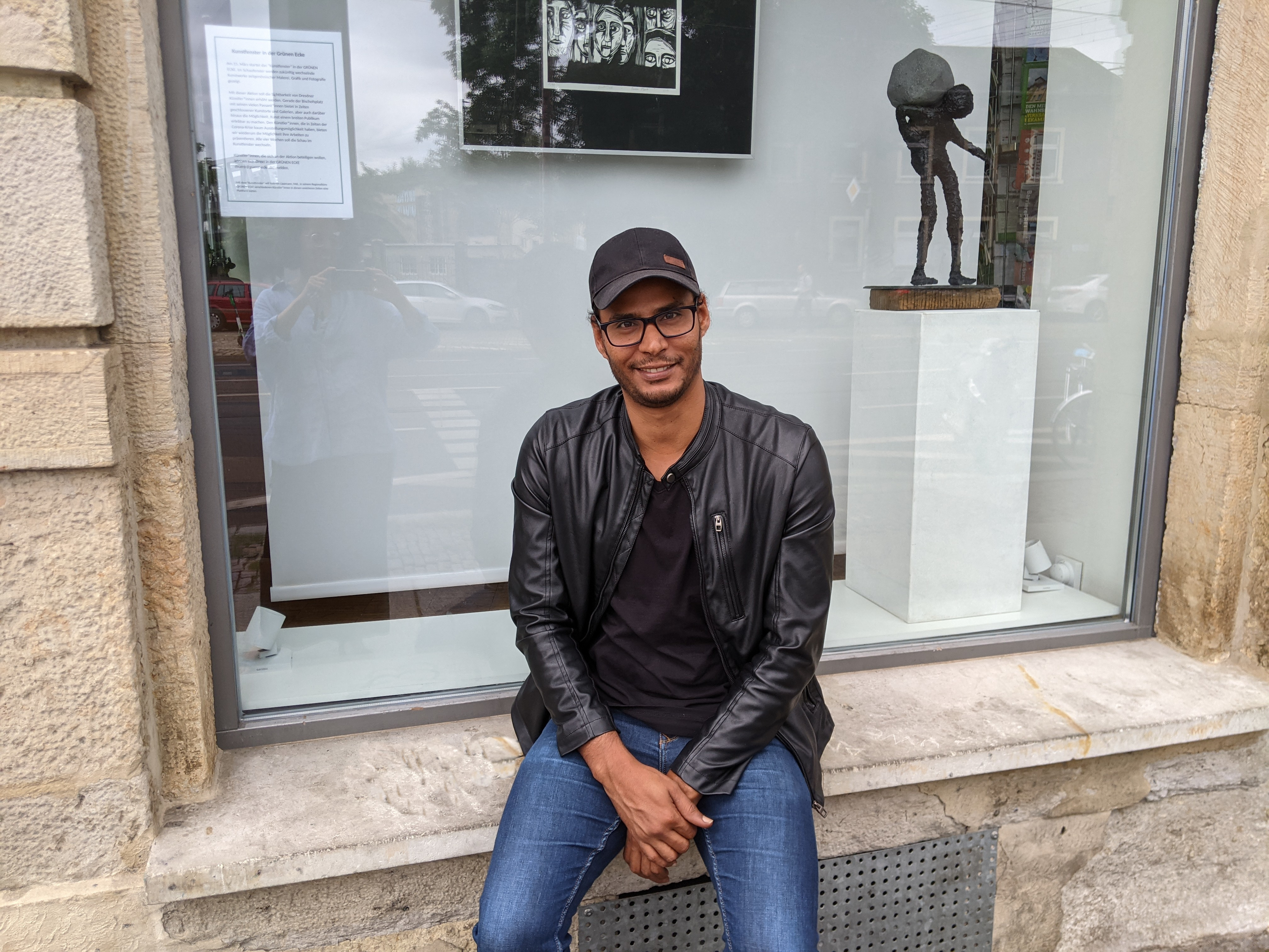 Moussa Mbarek stellt im Kunstfenster der Grünen Ecke aus